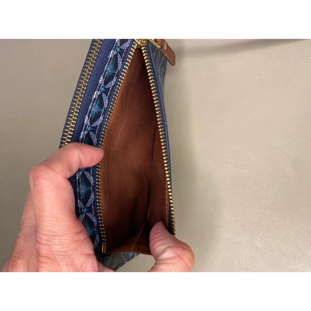 Fossil Sydney Signature Zip Around Clutch Wallet Blue Geometric Wristlet Strap